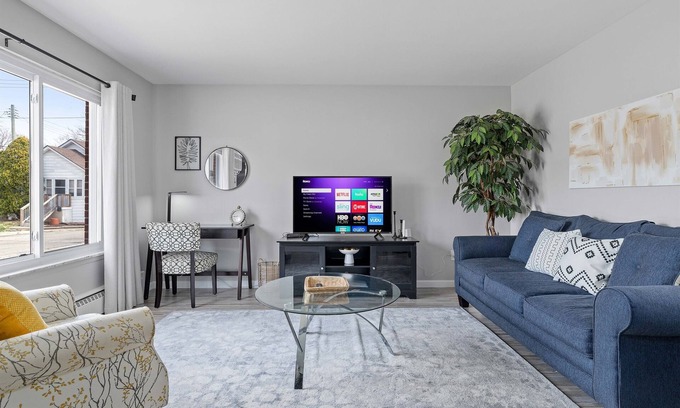 Mount Clemens Apartamento | Cozy 1BR by Downtown Mt.Clemens | Hollywood Suites