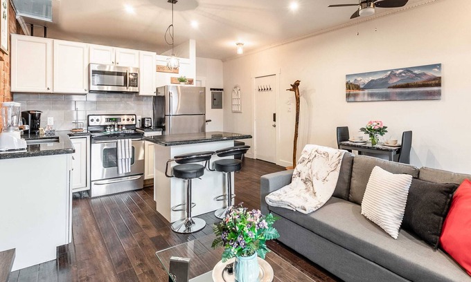 Central Hamilton Apartamento | Cozy 1BR Condo on James Street North!