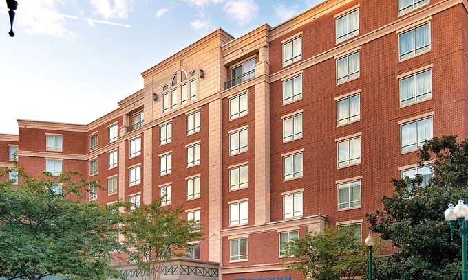 Old Town West Condominio | Cozy 1BR Condo! Prime Old Town Alexandria Location