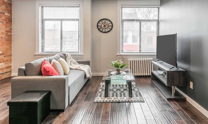 Central Hamilton Apartamento | Cozy 1BR- Condo Unit - James Street North