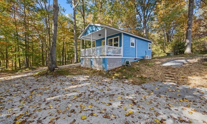 Hendersonville Casa | Cozy 1BR Cottage w/ Firepit | Close to Downtown