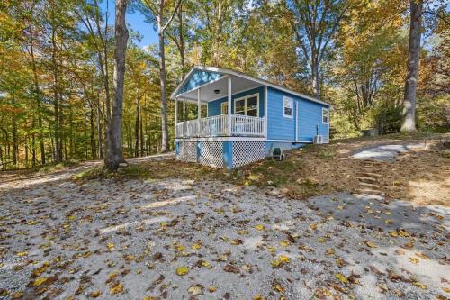 Hendersonville Casa | Cozy 1BR Cottage with Firepit Close to Downtown