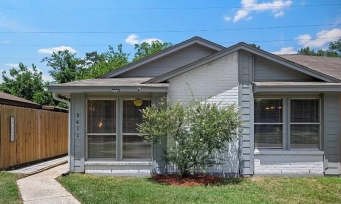 Spring Casa | Cozy 2 Bed 1 Bath Home near IAH