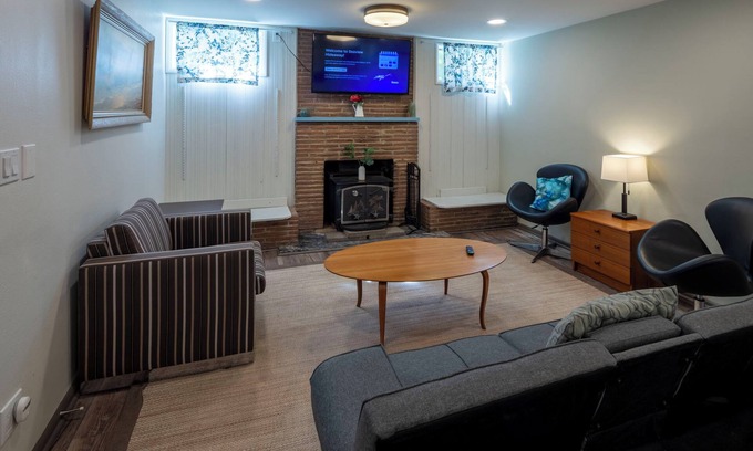 West Seattle Casa | Cozy 2-bed/1ba daylight basement, Sleeps 6, 2 miles from Alki Beach