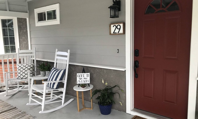 Pleasant Hill Casa | Cozy 2 bed, 2 bath home, walking distance to everything! Big yard. Dog friendly!