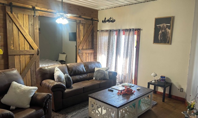 Lincoln County Apartamento | Cozy 2 BED apartment in a barn. cows, horses,hot tub. Experience the RANCH life