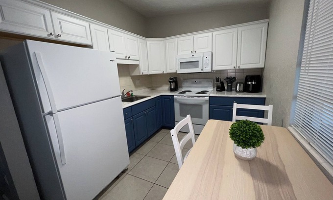 Bradenton Apartamento | Cozy 2 bedroom/1 bath short drive to Anna Maria Island