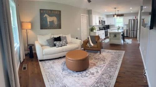 Hendersonville Casa | Cozy 2 bedroom 2 bath getaway Villa