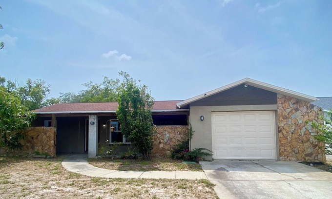 Bayonet Point Casa | Cozy 2-bedroom 2-bath family-friendly house in charming Port Richey