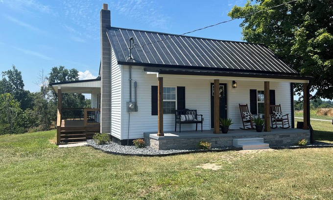 Monticello Casa | Cozy 2 bedroom/2 bath house located near lake with lots of privacy and parking!