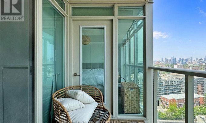 King West Village Apartamento | Cozy 2-bedroom 2 bathroom apartment with fitness room, WiFi in Downtown Toronto