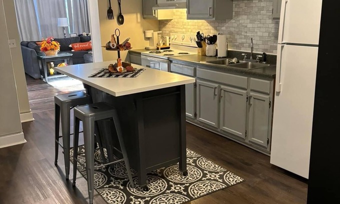 Big Stone Gap Apartamento | Cozy 2-bedroom apartment in downtown Big Stone Gap with views.