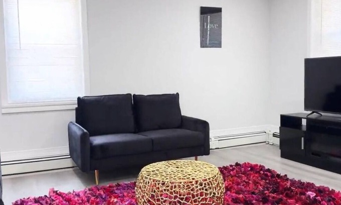 Lake Walker Apartamento | Cozy 2-bedroom apartment in fantastic Baltimore with AC, WiFi