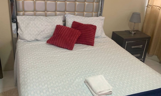 Portmore Apartamento | Cozy 2-bedroom apartment with WiFi, AC in peaceful Portmore