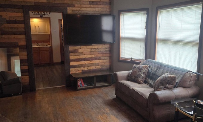 Bessemer Apartamento | Cozy 2-bedroom apartment with WiFi, AC in Bessemer