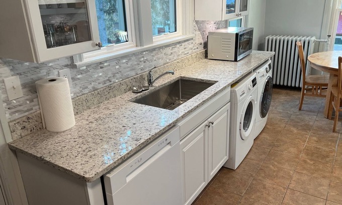 Carlisle Apartamento | Cozy 2-bedroom apartment, 5 minute walk from colleges, restaurants and shopping