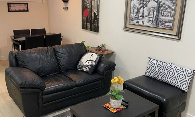 Cranston Apartamento | Cozy 2 bedroom apartment in SE Calgary. Close to YMCA and hospital
