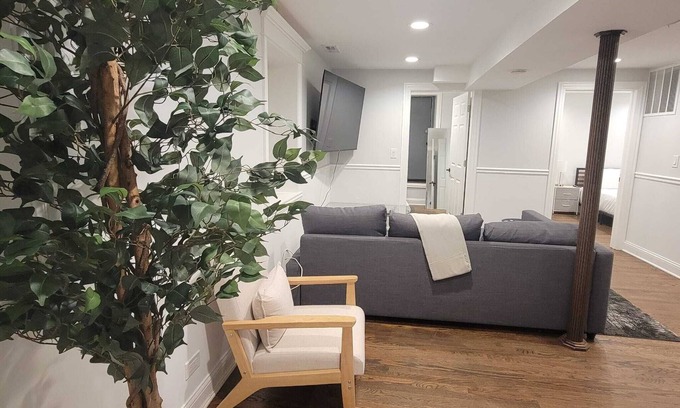 Pulaski Park Apartamento | Cozy 2-bedroom apartment in welcoming Chicago in the Wicker Park area