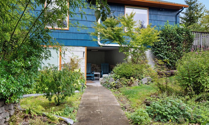 Olympia Apartamento | Cozy 2-bedroom apartment in park like setting with WiFi, pet friendly