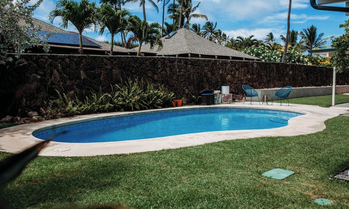 Kalama Tract Apartamento | Cozy 2-bedroom apartment in charming Kailua with AC steps from the beach.