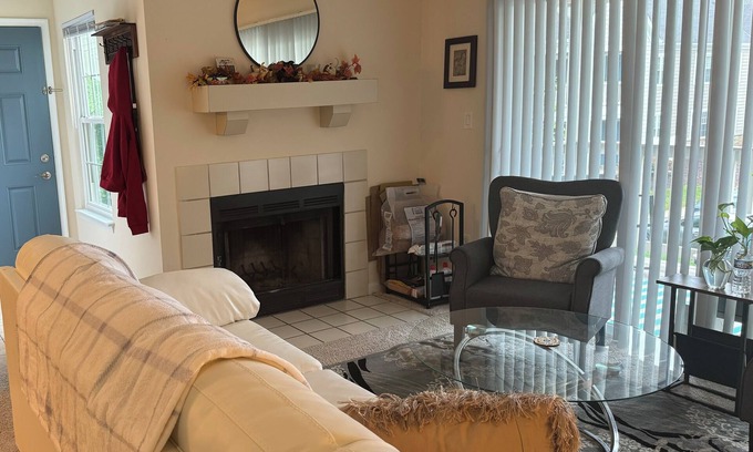 Savage-Guilford Apartamento | Cozy 2-bedroom apartment in charming Laurel