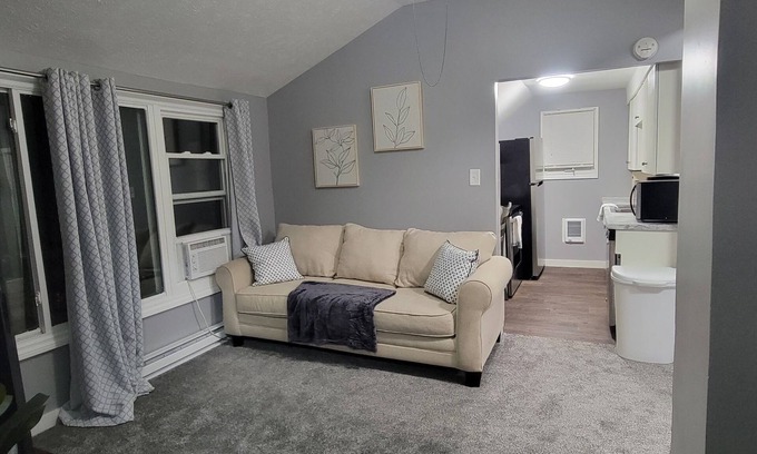 Benson Apartamento | Cozy 2-bedroom apartment in awesome Omaha with AC, WiFi