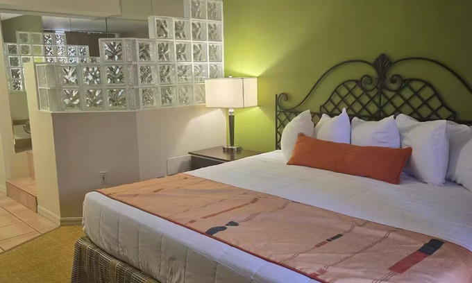 Weston Apartamento | Cozy 2-bedroom apartment in charming Weston with AC, fitness room