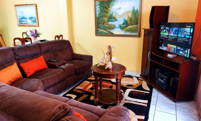 Arouca Apartamento | Cozy 2 Bedroom Apt near Airport, Malls, Golfing, Mountains
