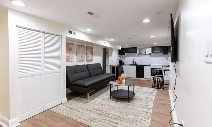 Northeast Casa | Cozy 2 bedroom at the heart of DC FREE Parking