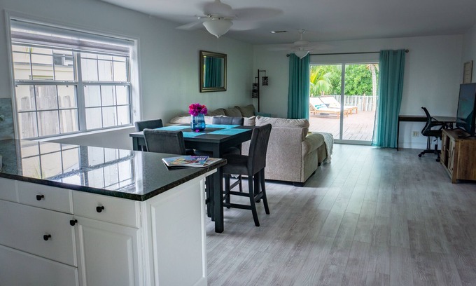 Grace Bay Hills Casa | Cozy 2 bedroom Bungalow located in Grace Bay Area - Monthly rates Available