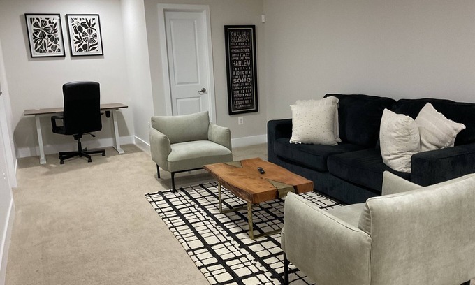 Waldorf Apartamento | Cozy 2-bedroom basement apartment in White Plains with private entrance