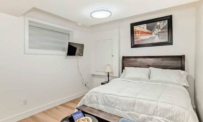 Northeast Edmonton Casa | Cozy 2-bedroom basement suite, fully furnished for comfort and convenience.