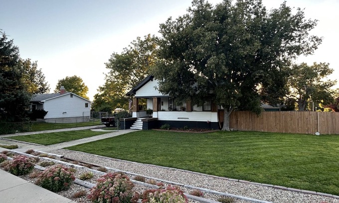 Chadron Apartamento | Cozy 2-Bedroom Basement Apartment. Pet Friendly!