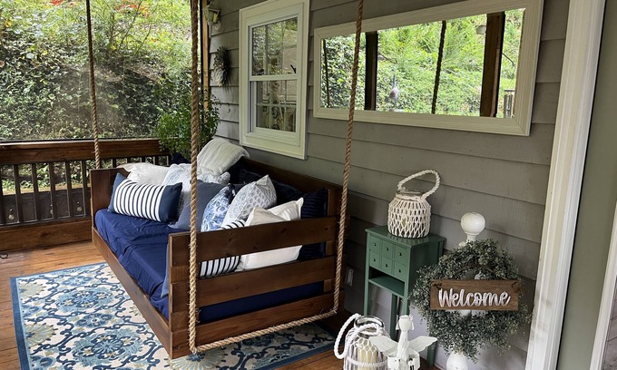 Clayton Casa | Cozy 2-bedroom Bungalow 5 minutes from Downtown