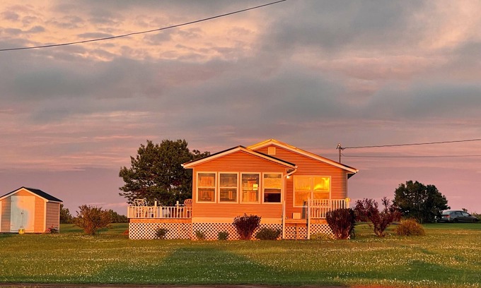 Saint Peters Bay Cabaña | Cozy 2-bedroom cottage overlooking Saint Peters Bay AC, WiFi & gorgeous sunsets