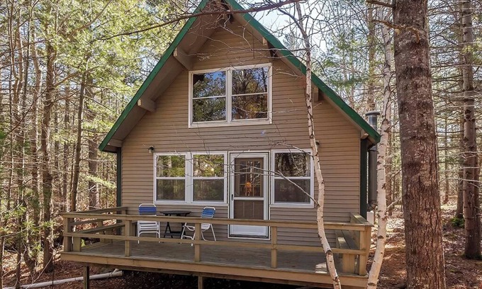 Hall Quarry Cabina | Cozy 2-bedroom cabin, with woodstove, near ACADIA's best Hikes, Lakes, and SWHbr
