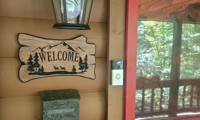 Blairsville Cabina | Cozy 2-bedroom cabin in charming Blairsville located in the North GA Mtns.
