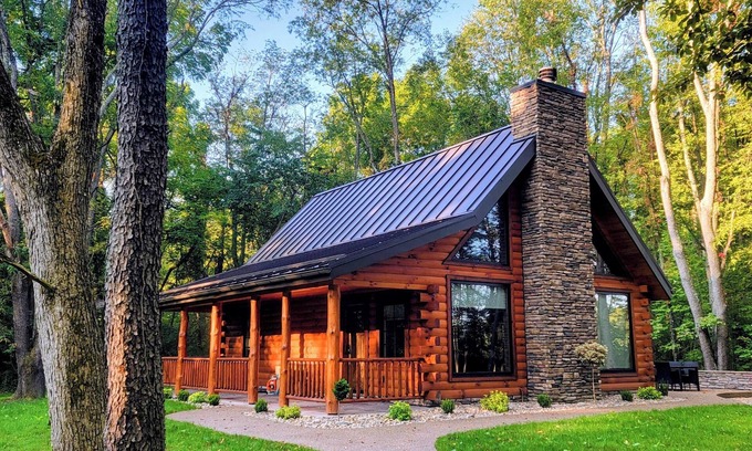 Gambier Cabina | Cozy 2-bedroom cabin in near Gambier, peaceful woodland setting