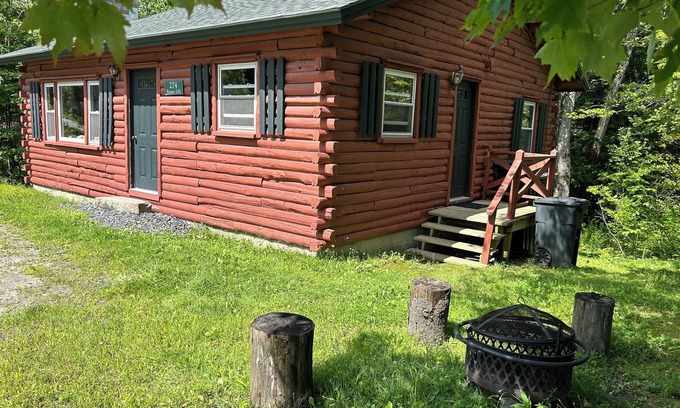 West Dover Cabina | Cozy 2-bedroom cabin near Mount Snow 3 min drive