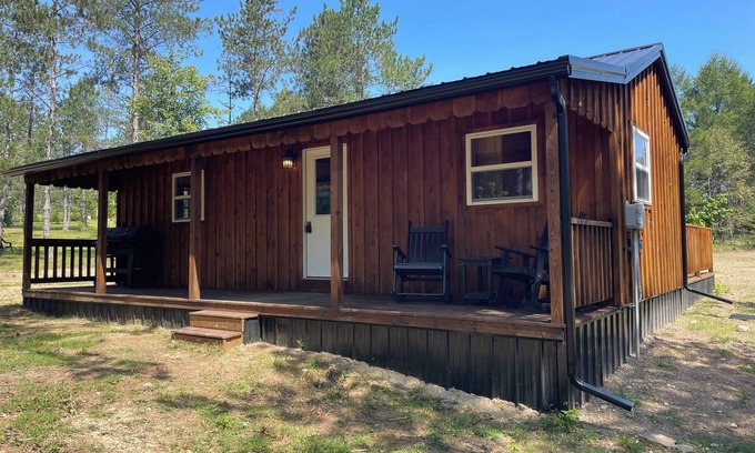 Benezette Cabina | Cozy 2-bedroom cabin in charming Benezette, just 1 mile from visitors center.