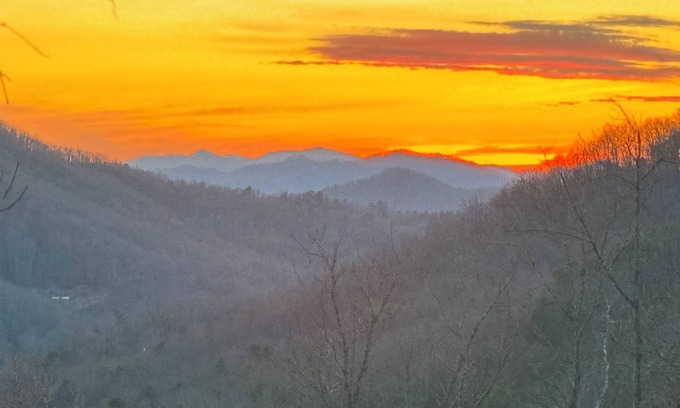 Bryson City Cabina | Cozy 2-bedroom cabin w/Mountain Views!!