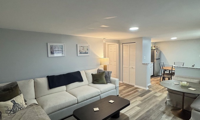 Ventnor City Condominio | Cozy 2-bedroom condo in Ventnor - one block to the beach!