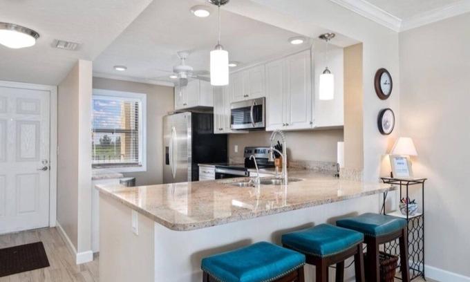 Fort Pierce Shores Condominio | Cozy 2-bedroom condo in Fort Pierce . Hutchinson island with on the beach