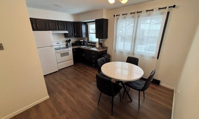 Grand Forks Condominio | Cozy 2-bedroom condo with WiFi, AC in welcoming Grand Forks