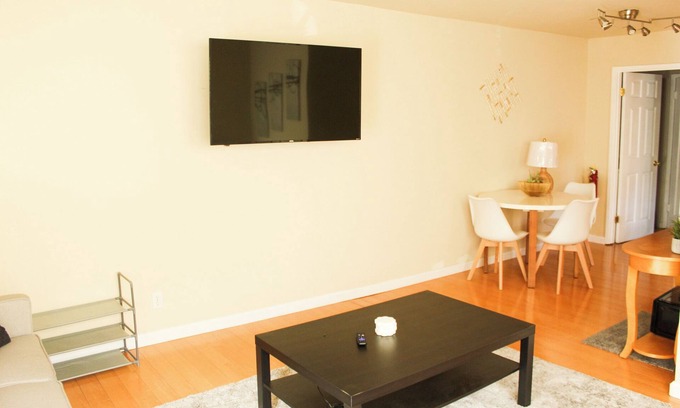 Southwest Berkeley Condominio | Cozy 2-bedroom condo in fabulous Berkeley next to the marina