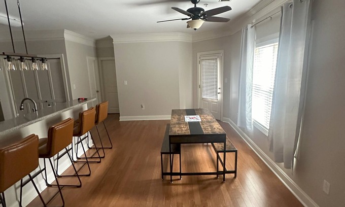 Athens Condominio | Cozy 2-bedroom condo in amazing Athens with WiFi, AC close to Campus & 5 points