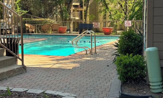 Vickery Meadow Condominio | Cozy 2-bedroom condo in terrific Dallas with AC, WiFi etc.