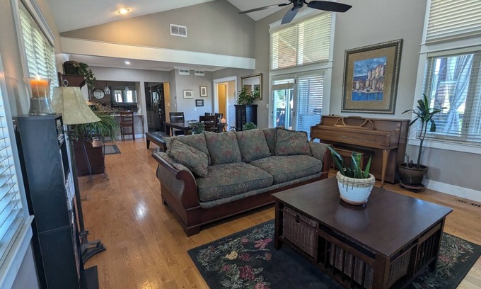 Littleton Condominio | Cozy 2-bedroom condo with WiFi, AC in welcoming Centennial