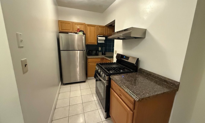 Allston Condominio | Cozy 2-bedroom condo with AC, WiFi in brilliant Boston/Allston & Private Parking