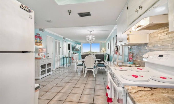 Hudson Condominio | Cozy 2-bedroom condo with heated pool, fitness room, game room, Gulf Front